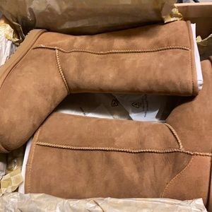 Ugg boots size 6 W